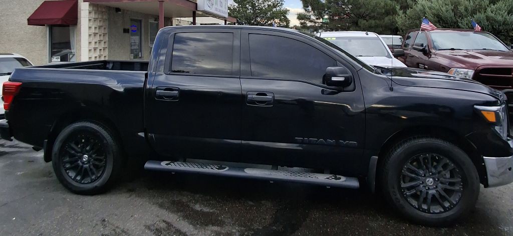 2019 Nissan Titan Image 3