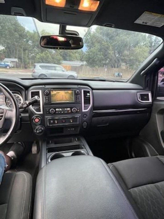 2019 Nissan Titan Image 10