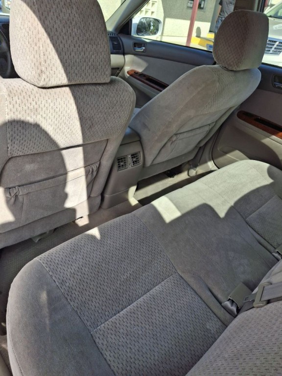 2004 Toyota Camry Image 12