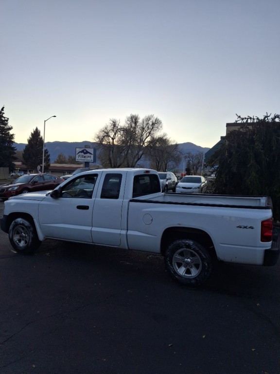 2008 Dodge Dakota Image 2