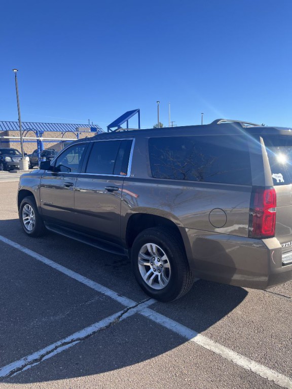 2016 Chevrolet Suburban Image 8