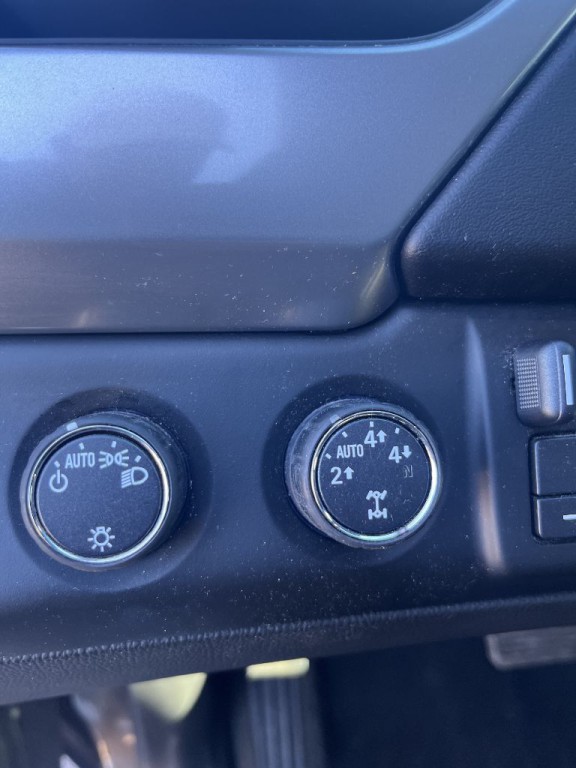 2016 Chevrolet Suburban Image 11