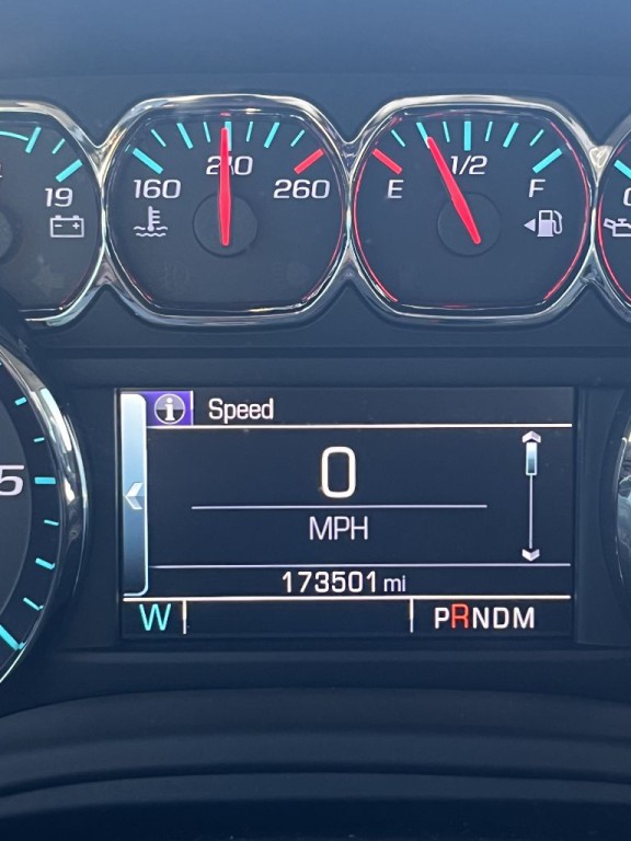 2016 Chevrolet Suburban Image 16