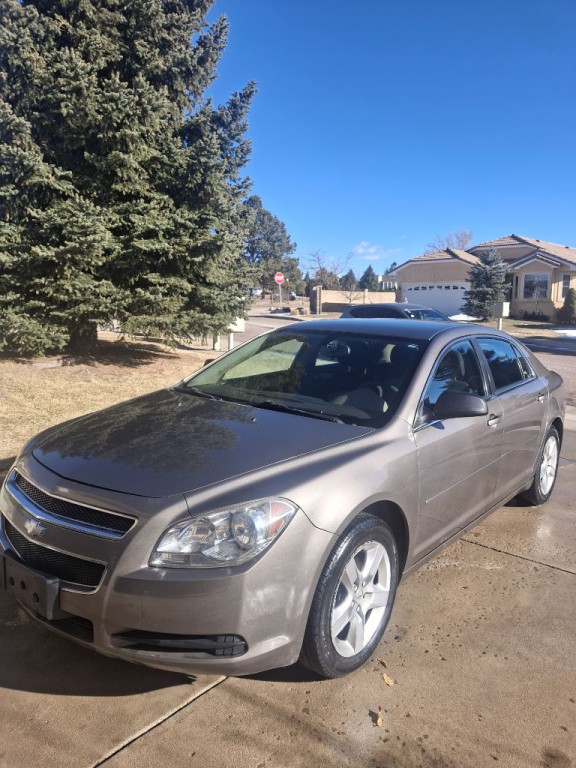 2012 Chevrolet Malibu Image 2
