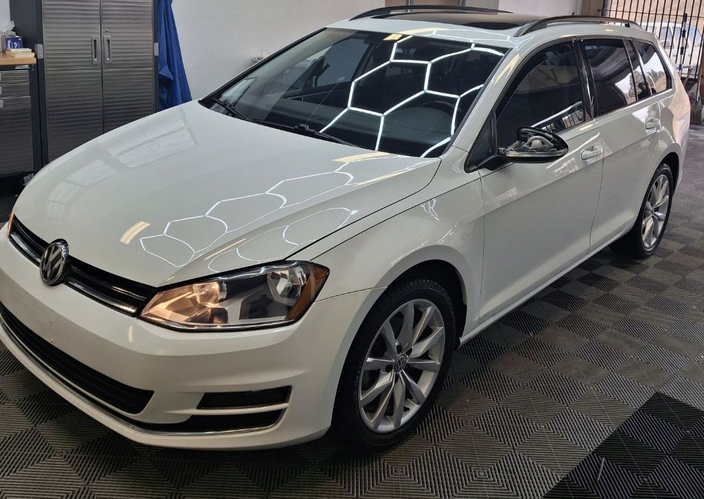 2017 Volkswagen Golf Image 2