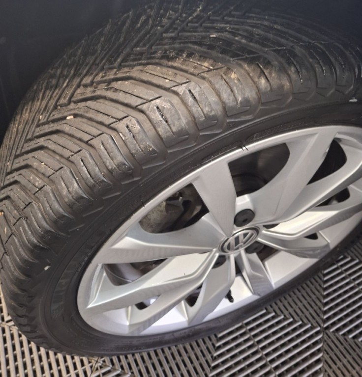 2017 Volkswagen Golf Image 3