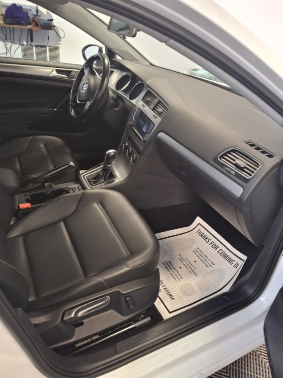 2017 Volkswagen Golf Image 11