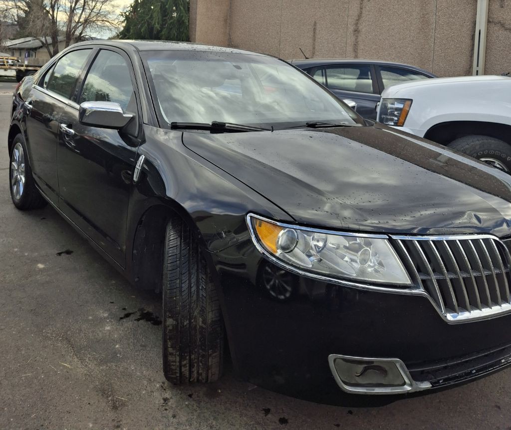 2011 Lincoln MKZ Image 2