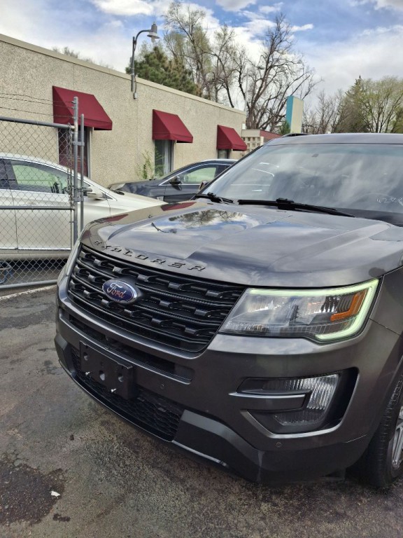 2016 Ford Explorer Image 2