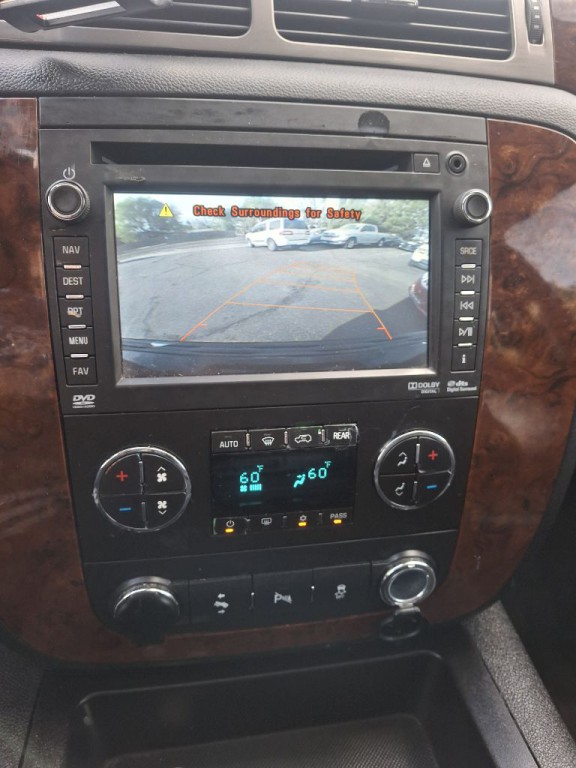 2013 Chevrolet Tahoe Image 2