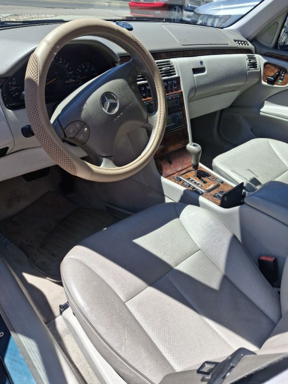 2000 Mercedes-Benz E-Class Image 8