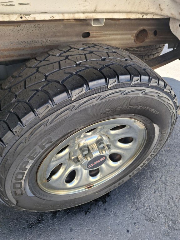 2012 GMC Sierra 1500 Image 2