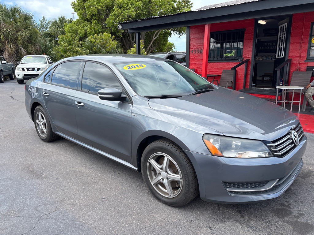 2015 Volkswagen Passat Image 1