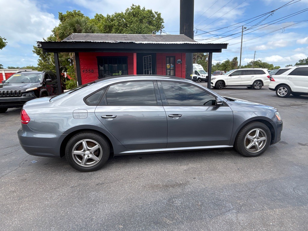 2015 Volkswagen Passat Image 8