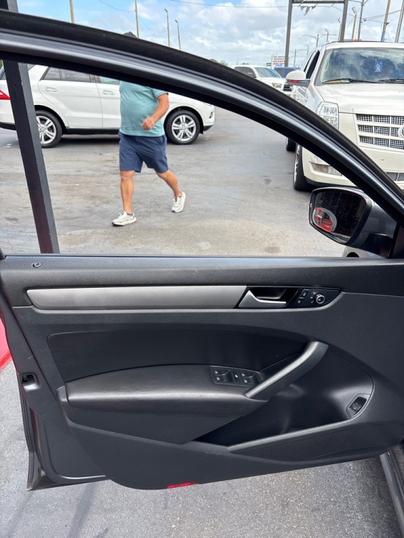 2015 Volkswagen Passat Image 10