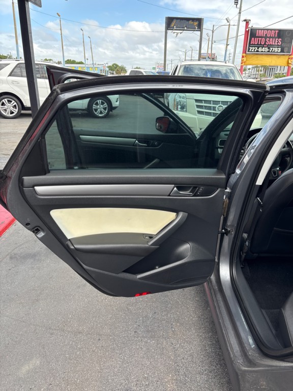 2015 Volkswagen Passat Image 12