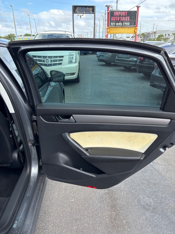 2015 Volkswagen Passat Image 15
