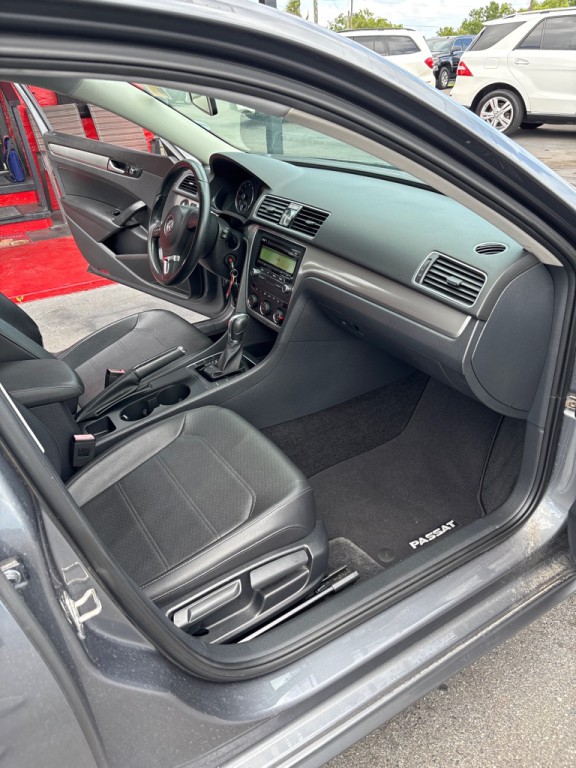 2015 Volkswagen Passat Image 16