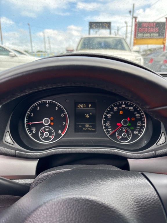 2015 Volkswagen Passat Image 18