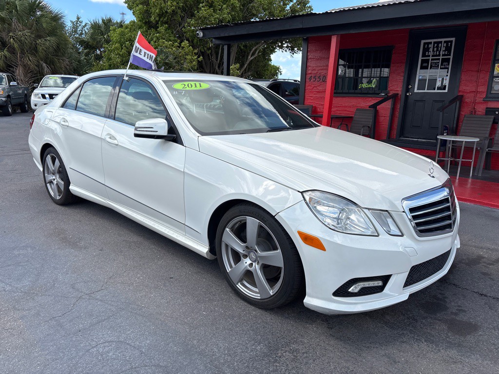 2011 Mercedes-Benz E-Class Image 1