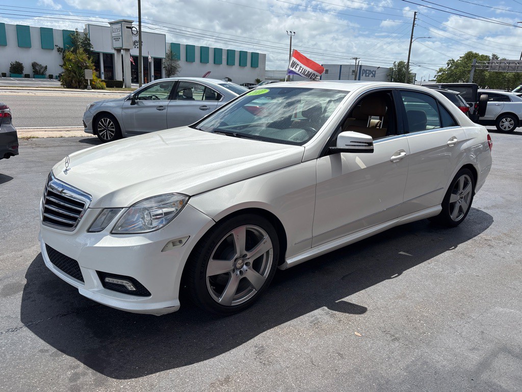 2011 Mercedes-Benz E-Class Image 3