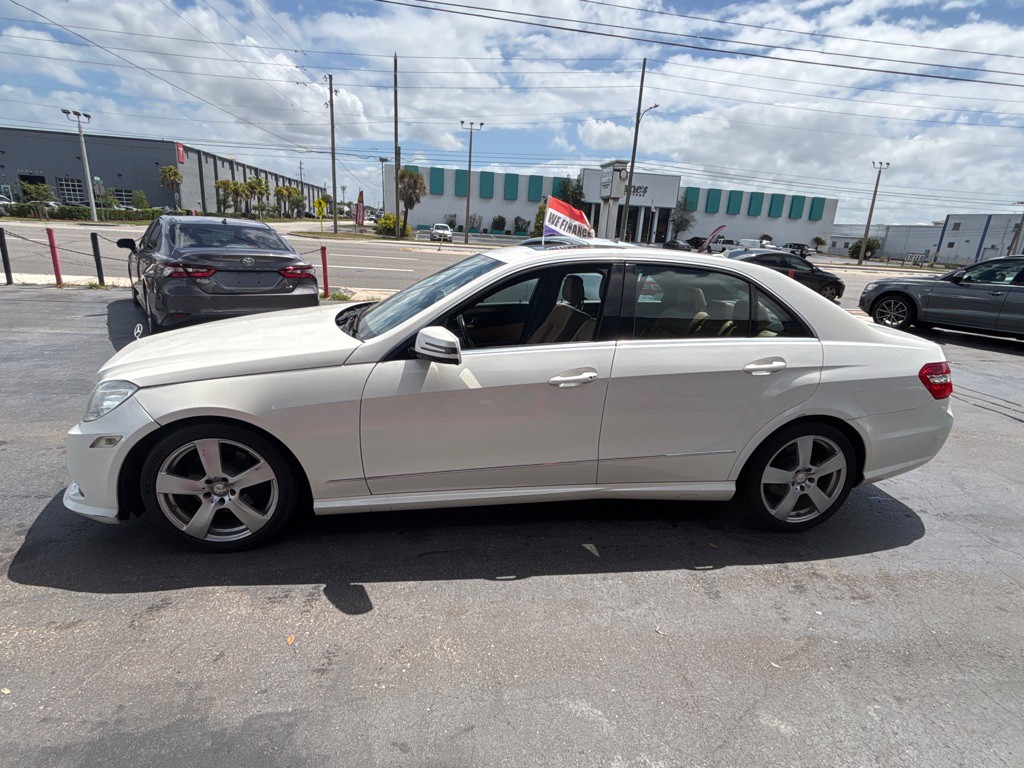 2011 Mercedes-Benz E-Class Image 4