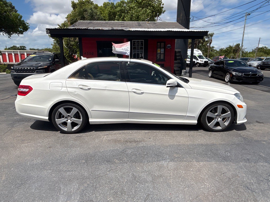 2011 Mercedes-Benz E-Class Image 8