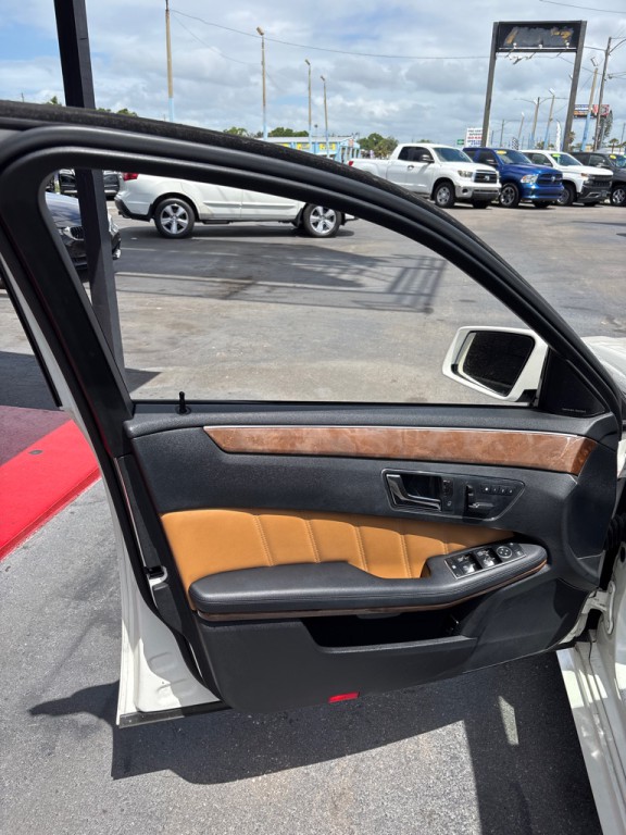 2011 Mercedes-Benz E-Class Image 10