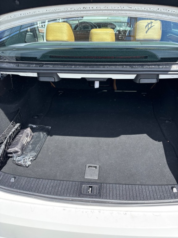 2011 Mercedes-Benz E-Class Image 14