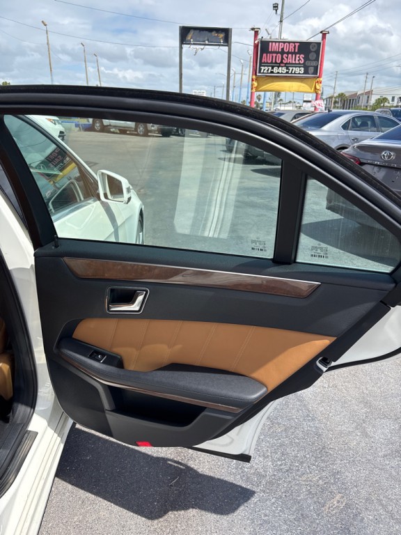 2011 Mercedes-Benz E-Class Image 16