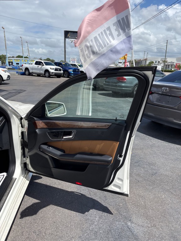 2011 Mercedes-Benz E-Class Image 18