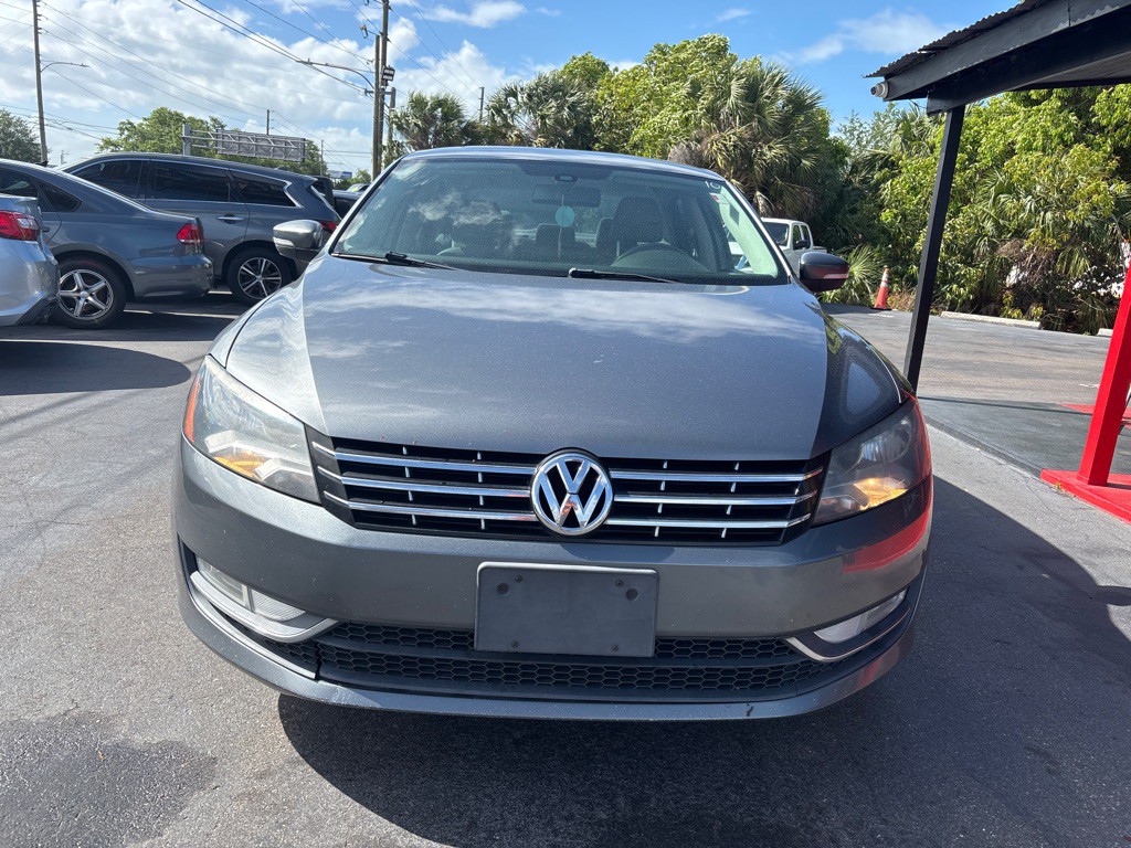 2013 Volkswagen Passat Image 2
