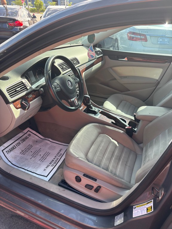 2013 Volkswagen Passat Image 9