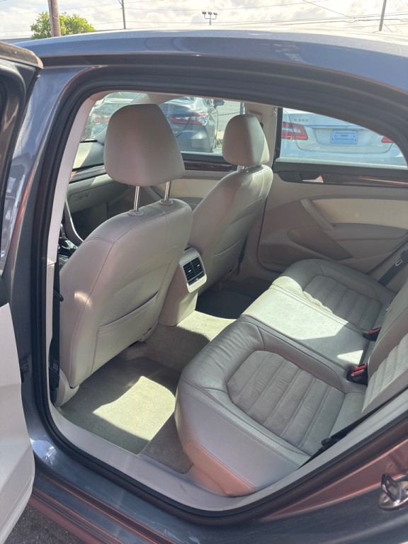 2013 Volkswagen Passat Image 11