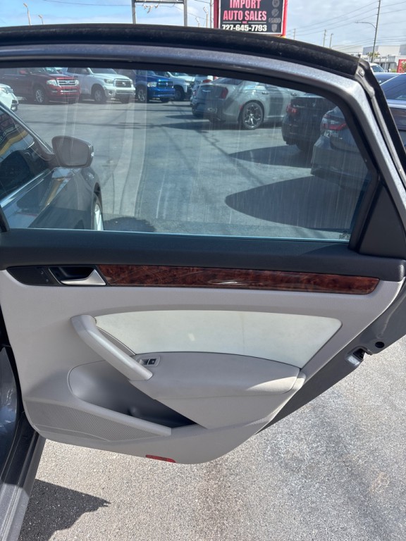 2013 Volkswagen Passat Image 14