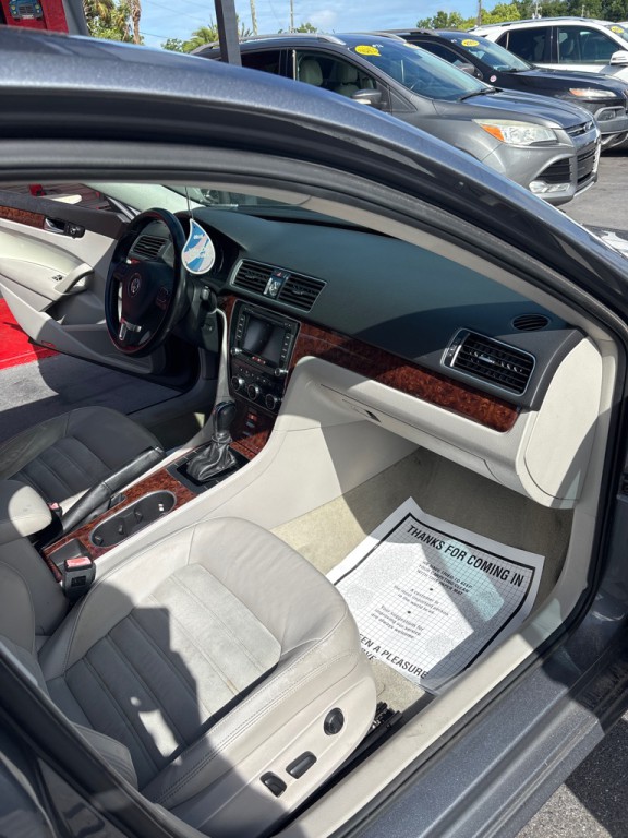 2013 Volkswagen Passat Image 15