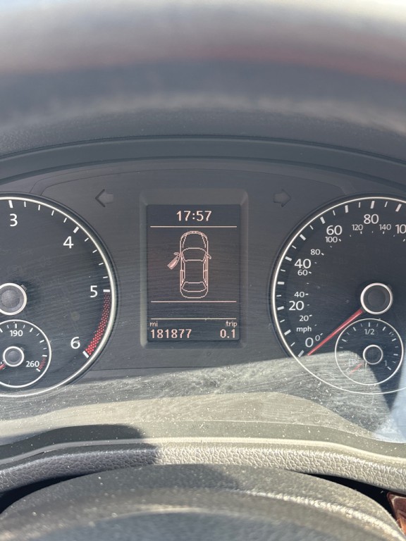 2013 Volkswagen Passat Image 17