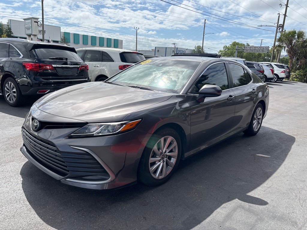 2021 Toyota Camry Image 3