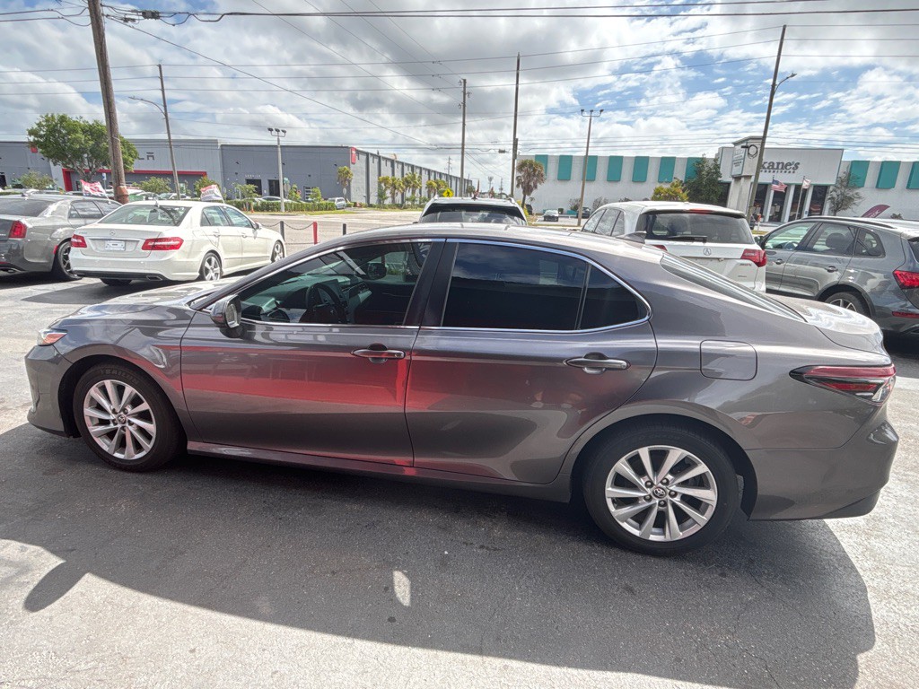 2021 Toyota Camry Image 4