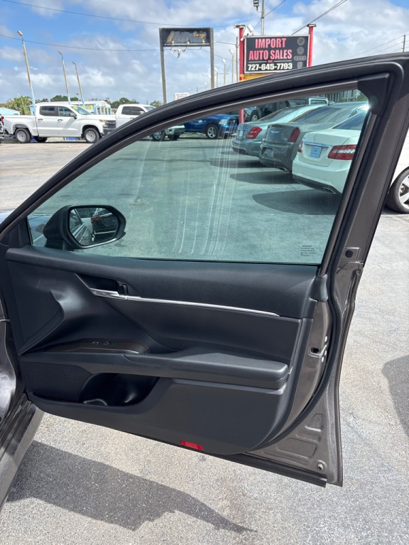 2021 Toyota Camry Image 17