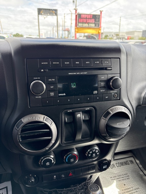 2014 Jeep Wrangler Image 18