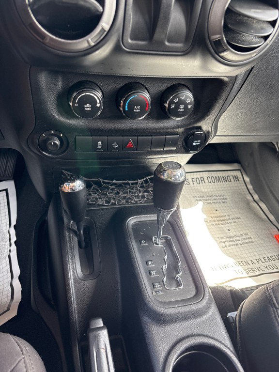 2014 Jeep Wrangler Image 19