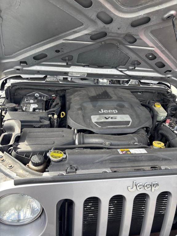 2014 Jeep Wrangler Image 21