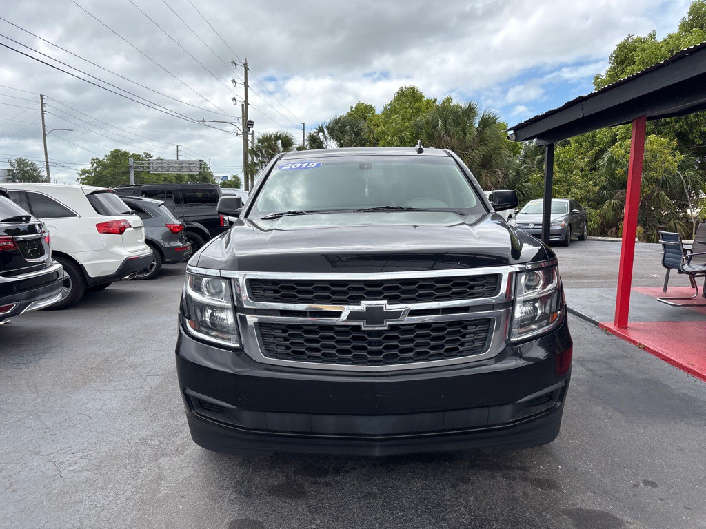 2019 Chevrolet Suburban Image 2
