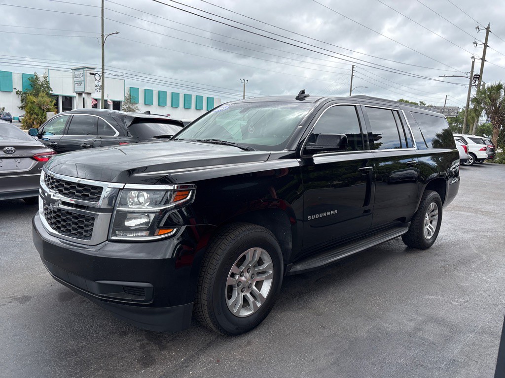 2019 Chevrolet Suburban Image 3