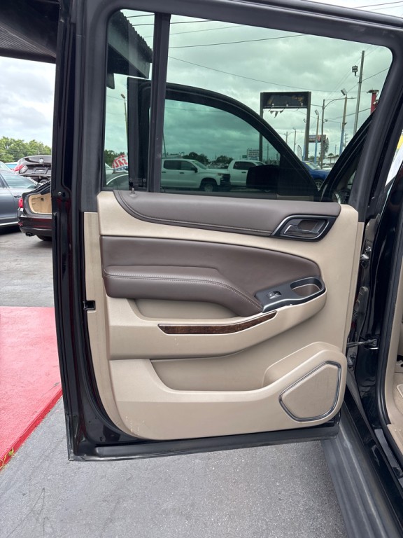 2019 Chevrolet Suburban Image 12