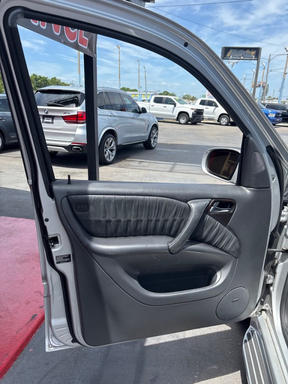 2005 Mercedes-Benz M-Class Image 10