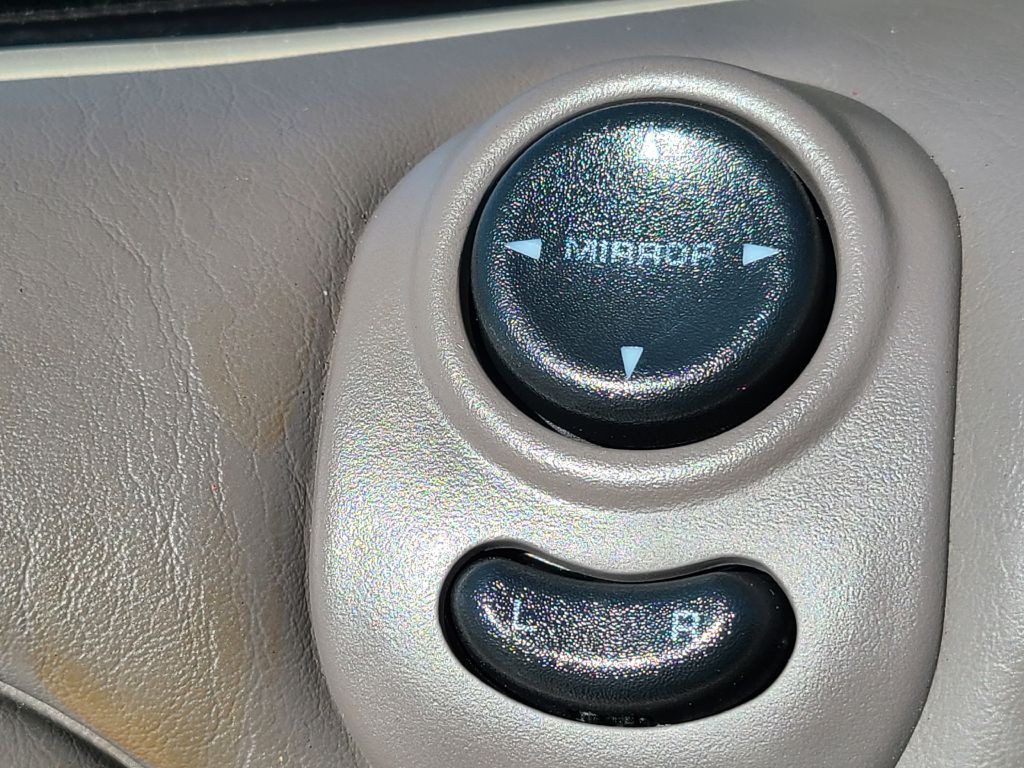 2002 Chrysler Concorde Image 9