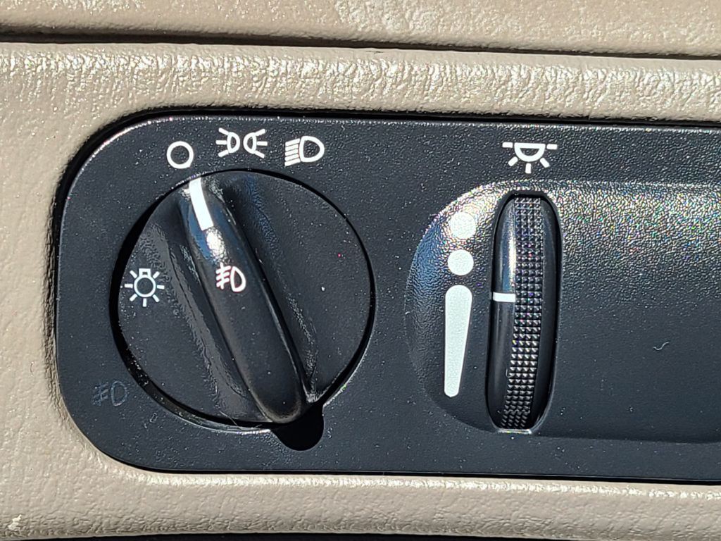2002 Chrysler Concorde Image 10