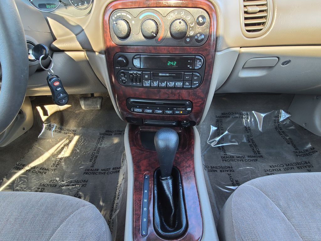 2002 Chrysler Concorde Image 17